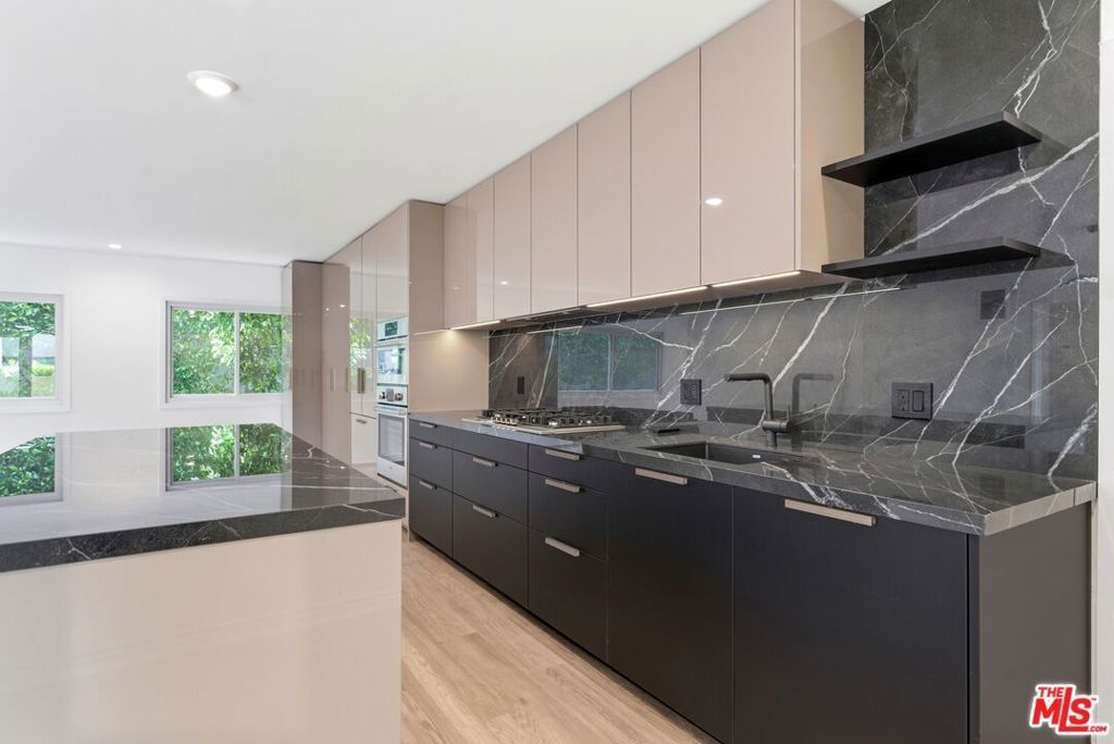 1233 N Laurel Avenue # 109, Los Angeles