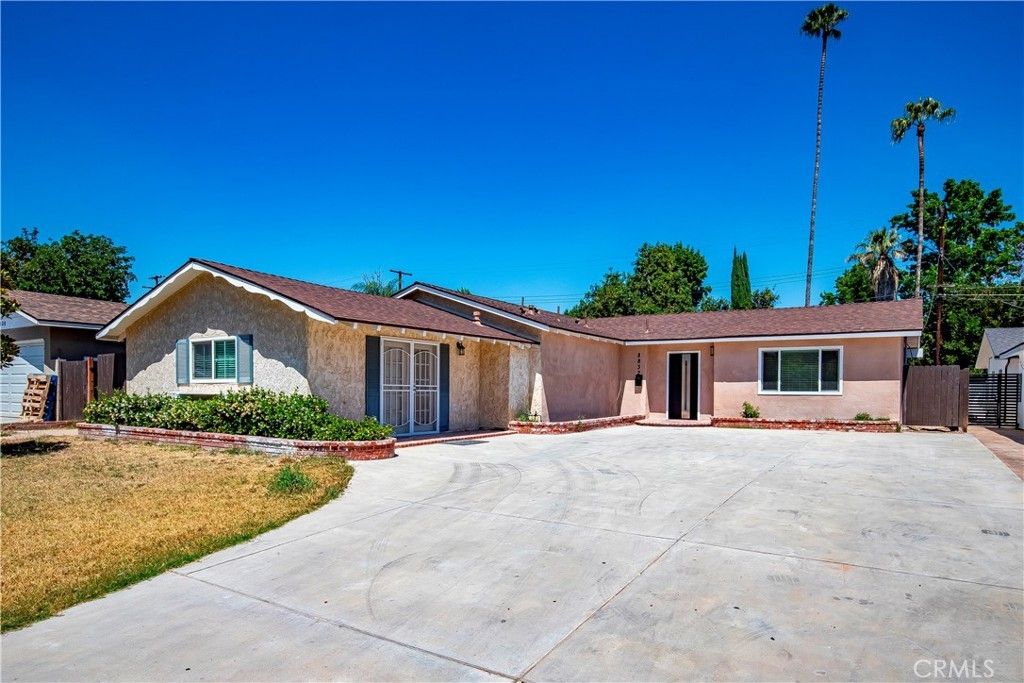 8832 Odessa Ave, North Hills