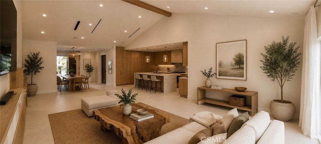 5061 Woodley, Encino