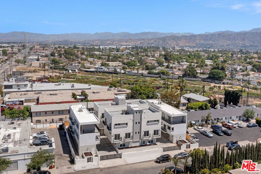 10963 Calvert # 1/2, North Hollywood