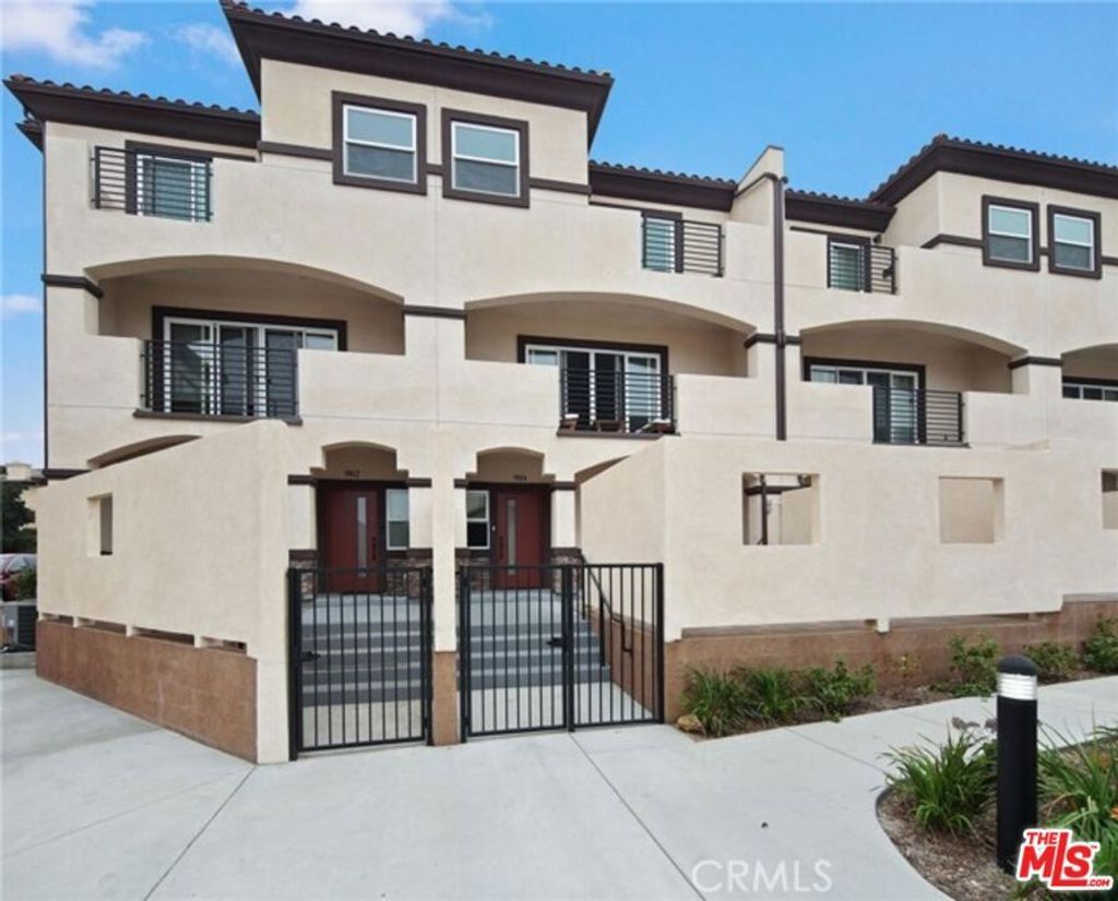 904 Warwick Avenue, Thousand Oaks
