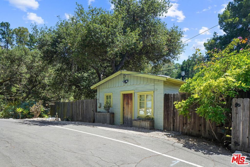 21652 Encina Road, Topanga