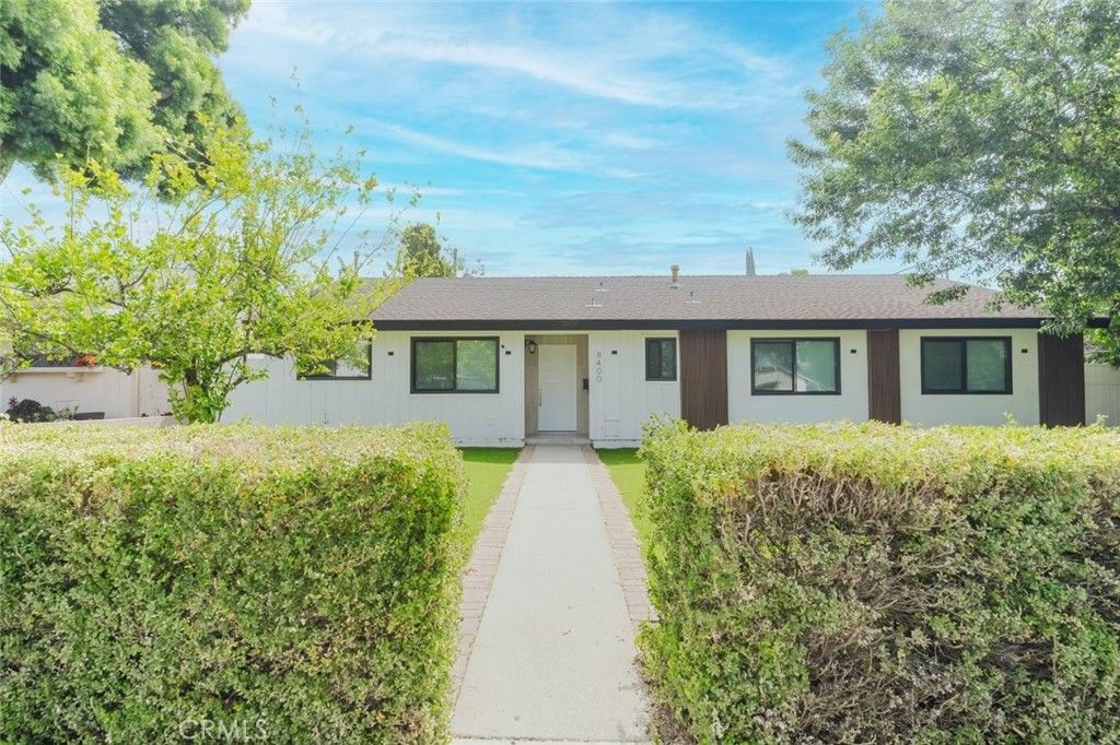 8400 Chimineas, Northridge