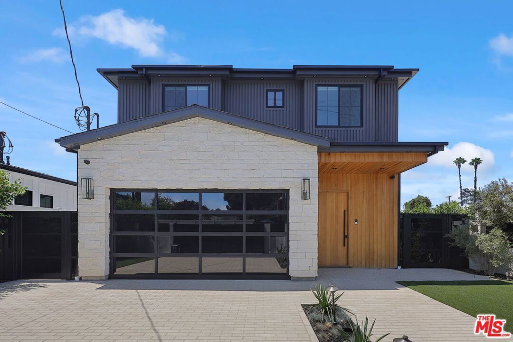 5917 Rhodes Avenue, Valley Village