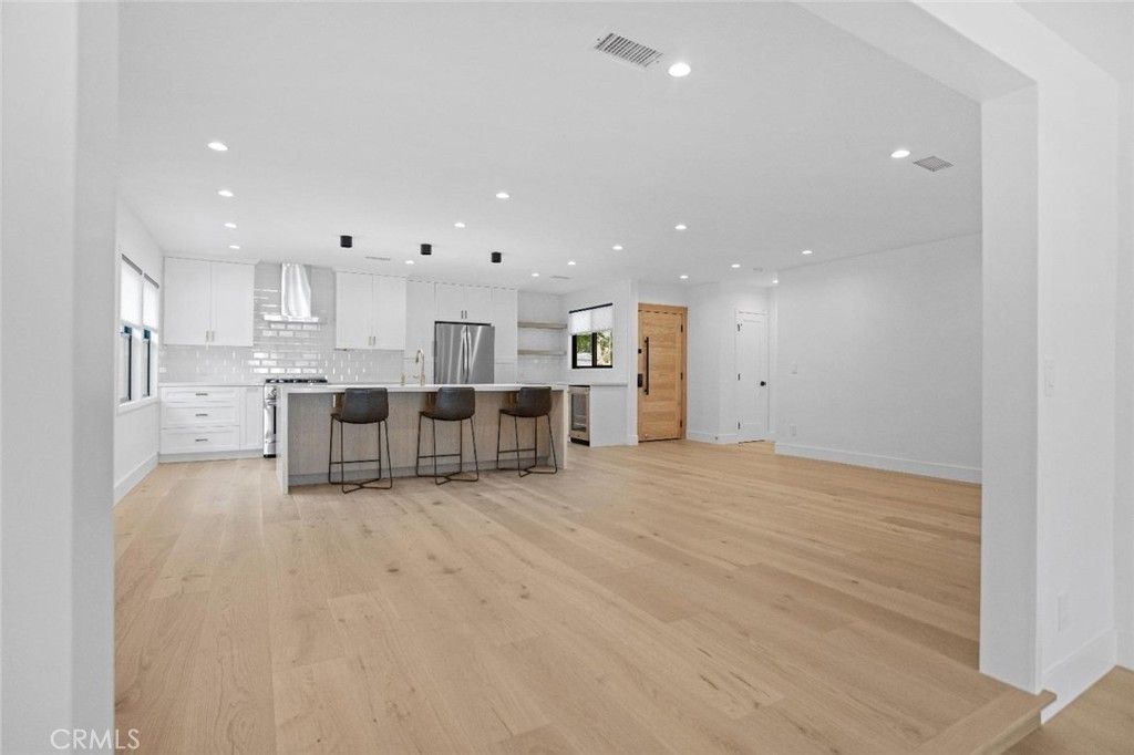 13355 Debby St, Valley Glen