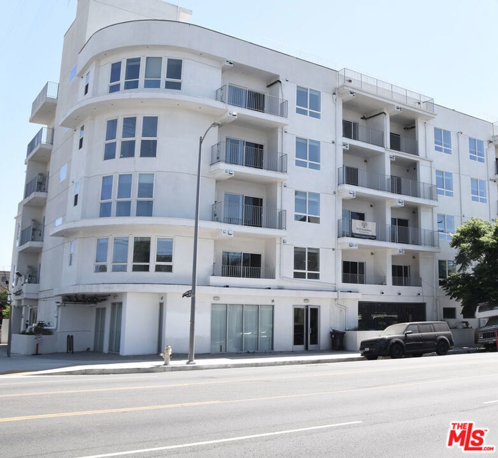 6755 Sylmar Avenue, Van Nuys
