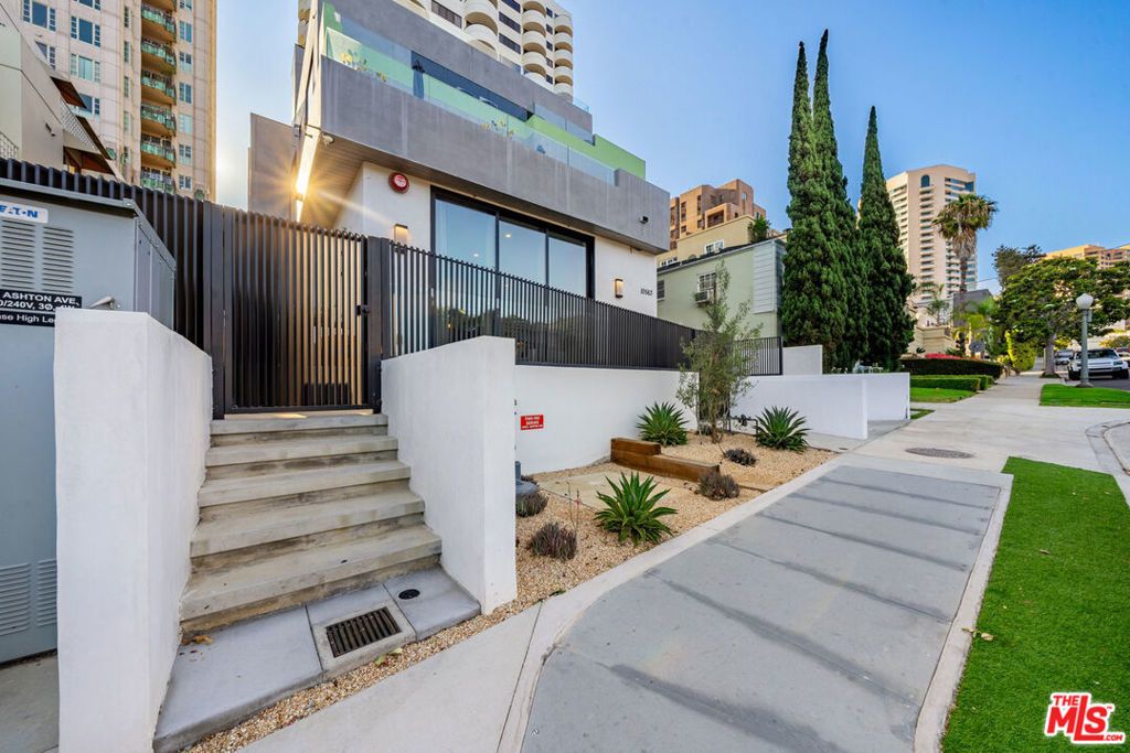 10563 Ashton Avenue # 1, Los Angeles