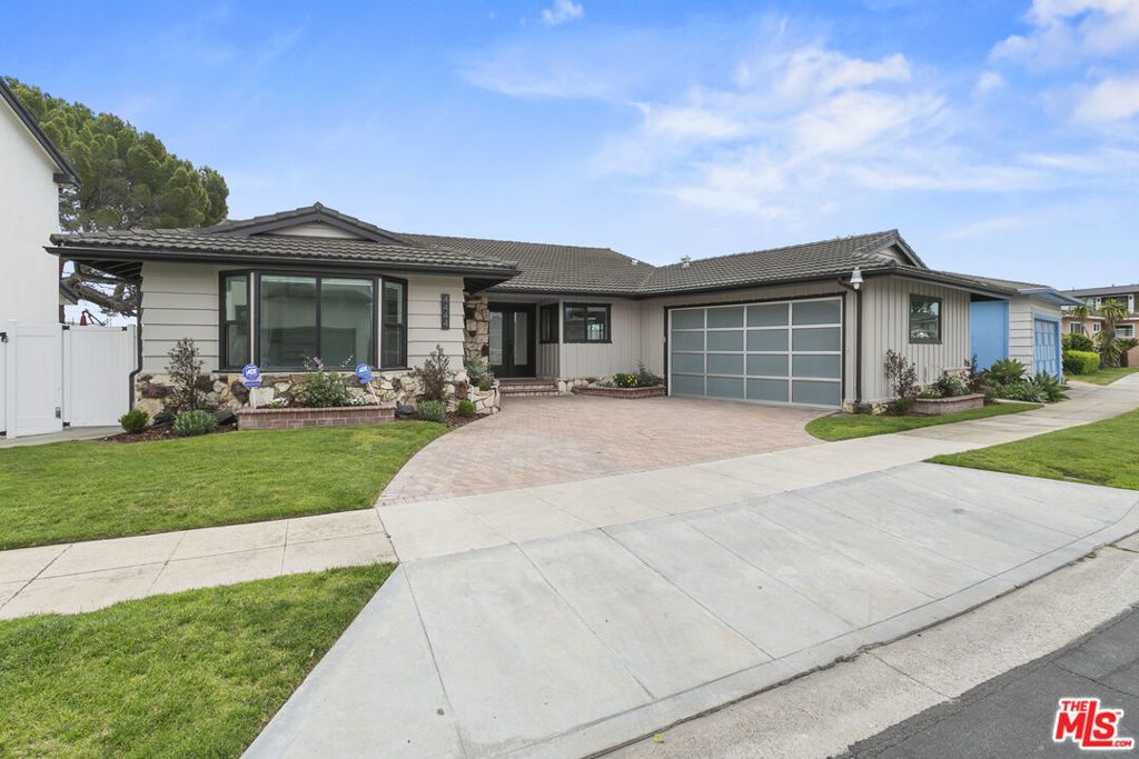 4444 Don Felipe Drive, Los Angeles