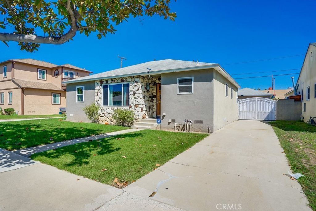 15516 Chadron, Gardena