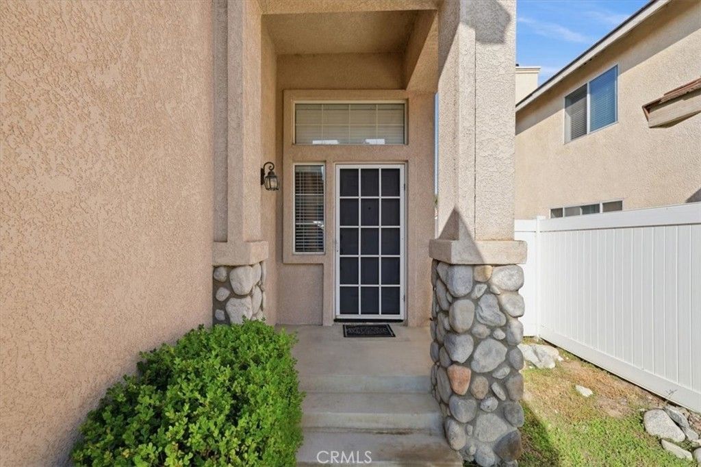 930 Primrose, Corona