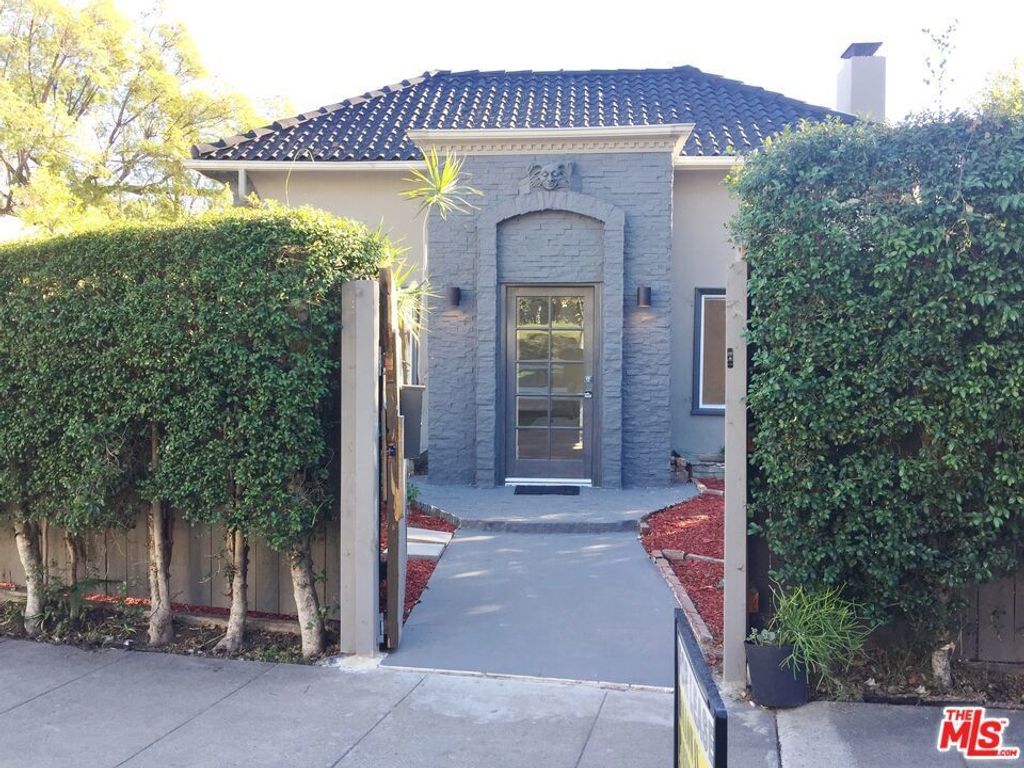 8538 W West Knoll Drive, West Hollywood