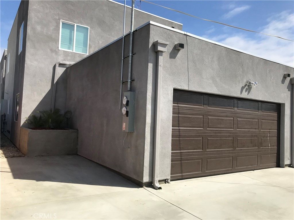 220 E 61st, Los Angeles