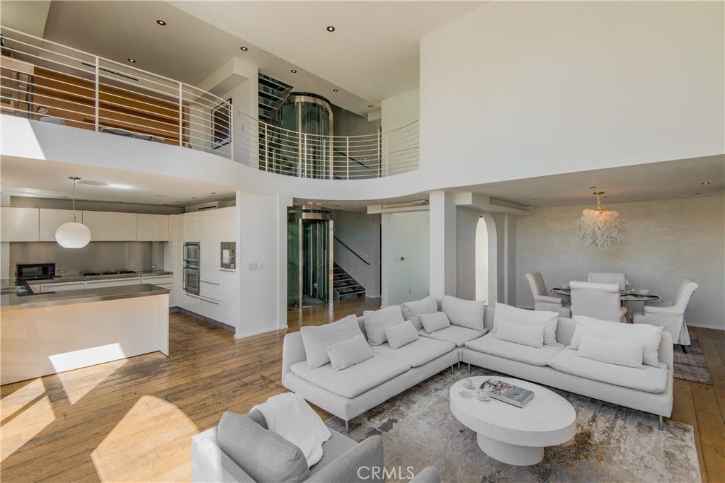 11 Marine Terrace # 3, Santa Monica
