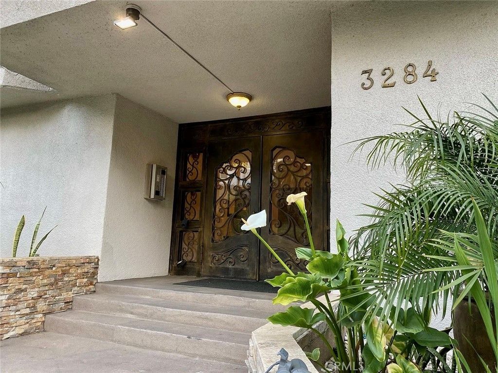3284 Barham # 304, Los Angeles