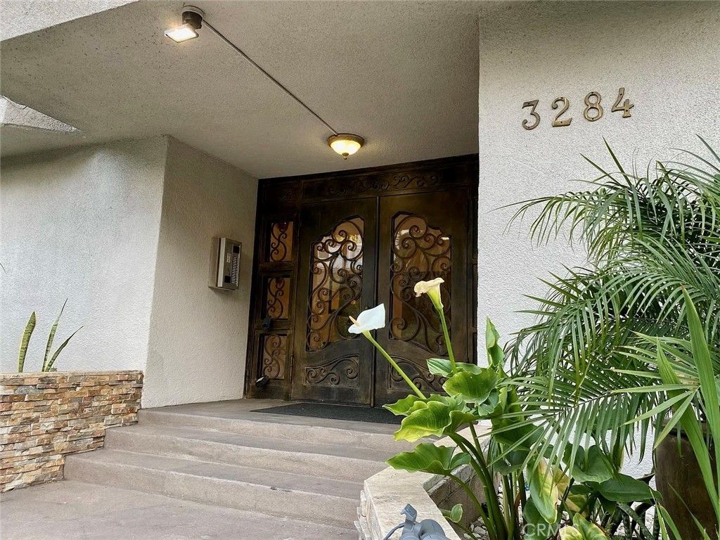 3284 Barham # 304, Los Angeles