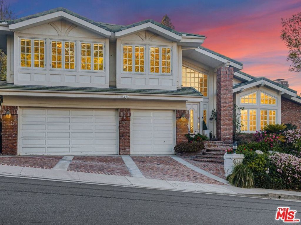 6111 County Oak Road, Woodland Hills
