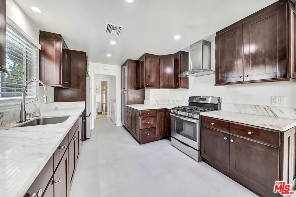 23008 Hamlin Street, West Hills