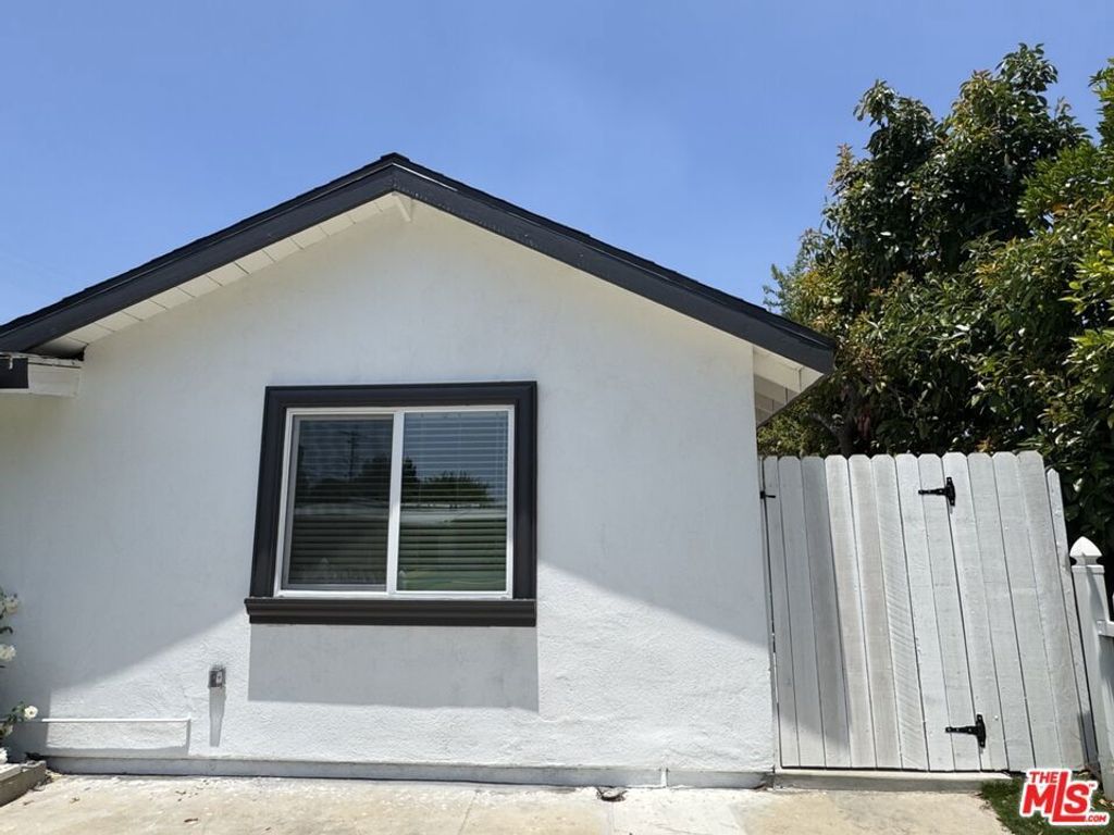 19459 Keswick Street, Reseda