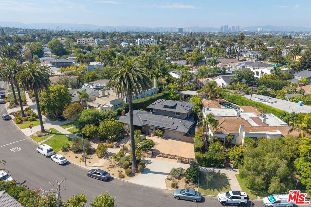 11835 S South Park Avenue, Los Angeles