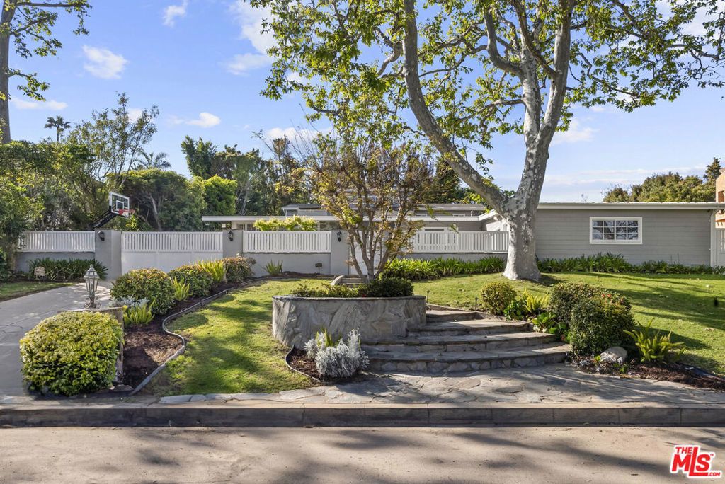 1233 Corsica Drive, Pacific Palisades