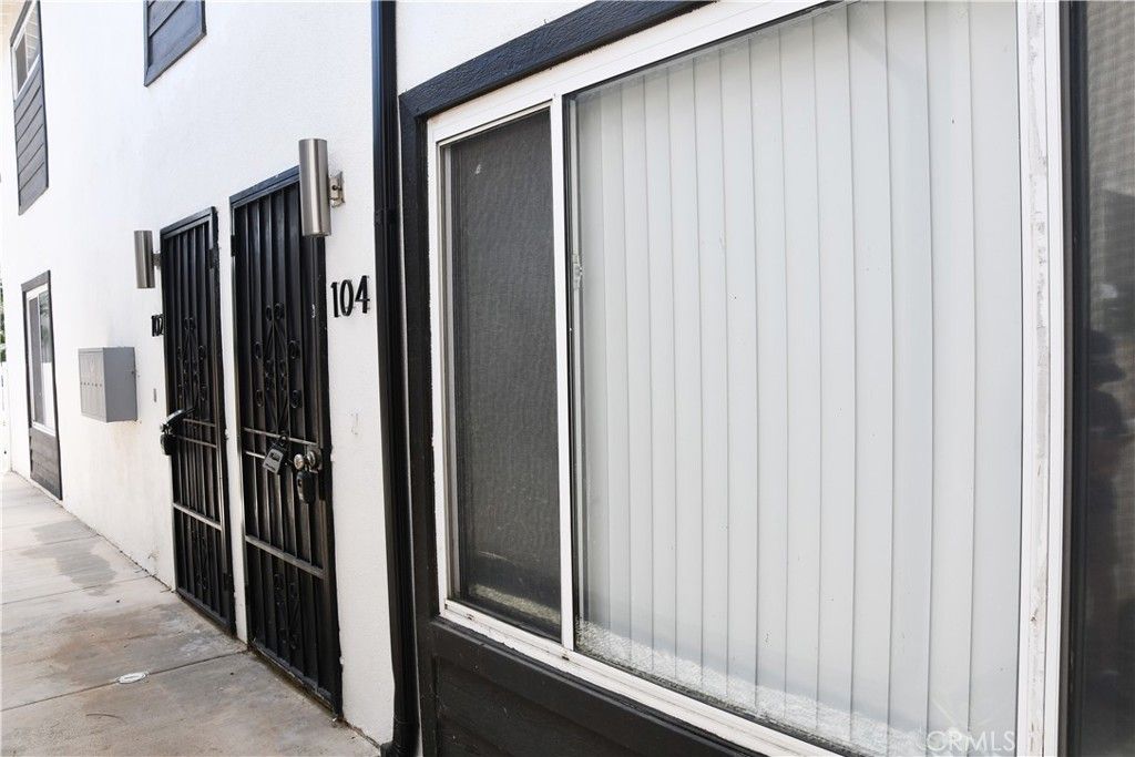 994 Valencia # 104, Costa Mesa