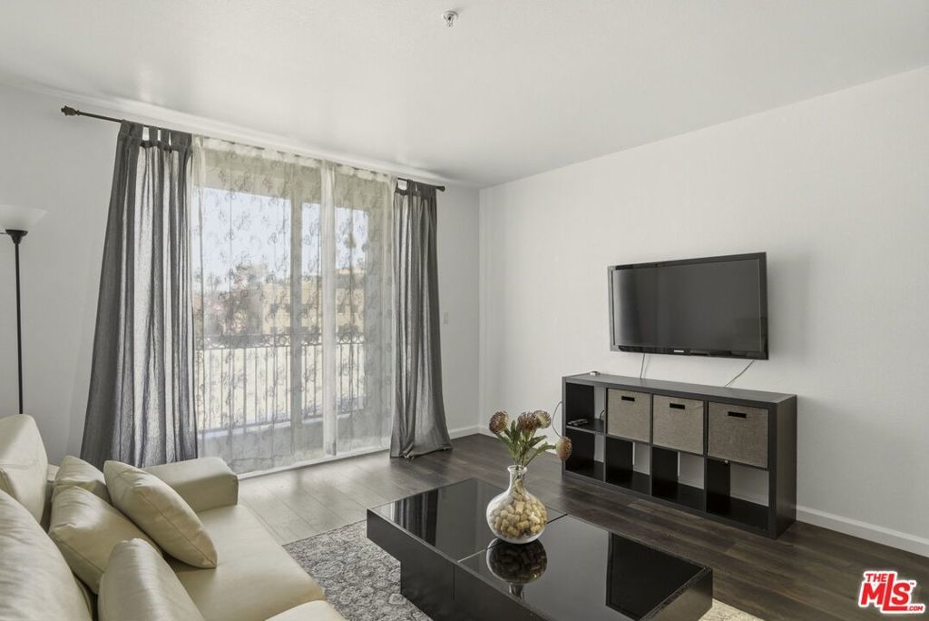 3740 Santa Rosalia Drive # 223, Los Angeles