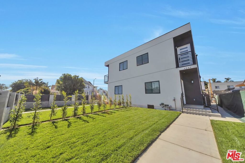 4239 Halldale Avenue, Los Angeles