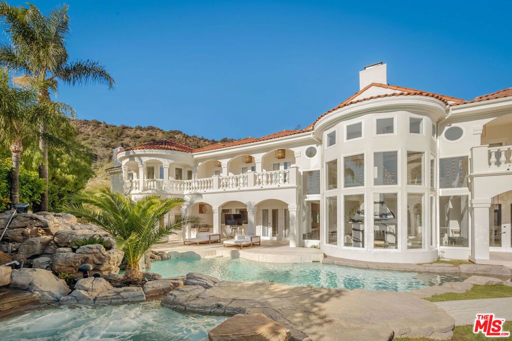 25665 1/2 Mulholland Highway, Calabasas