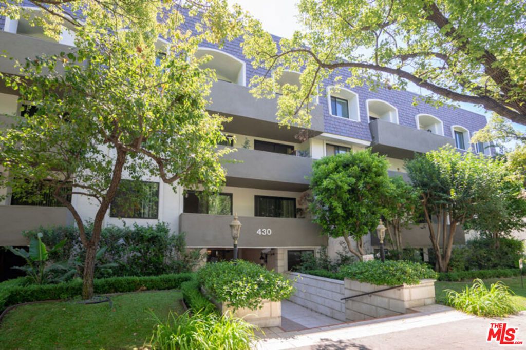 430 Maple Drive # 203, Beverly Hills