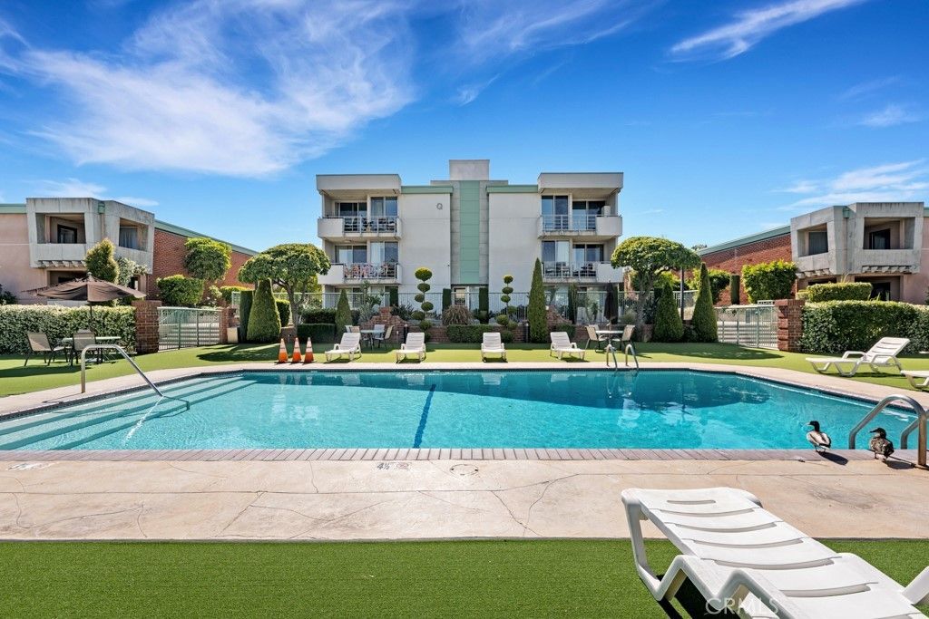 5301 Balboa Boulevard, Encino
