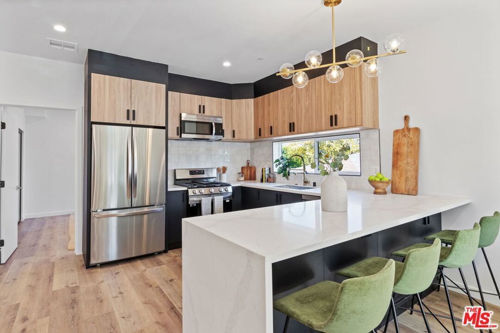 10825 Hartsook Street, North Hollywood