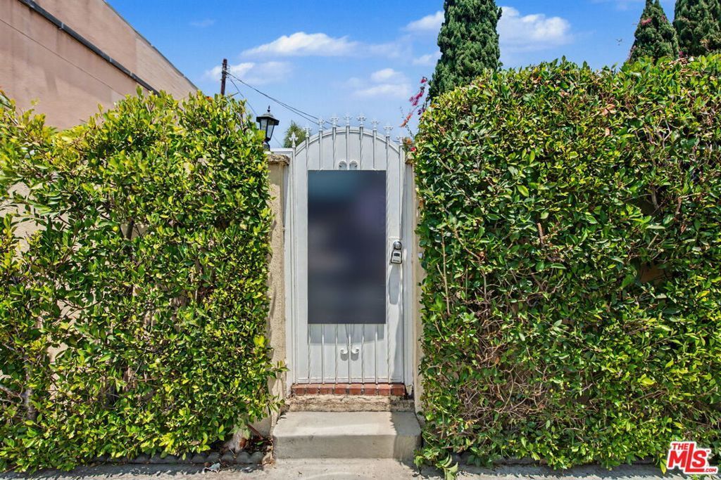 2153 Glendon Avenue, Los Angeles