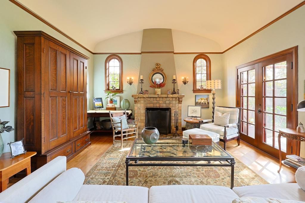 1027 Adella, Coronado
