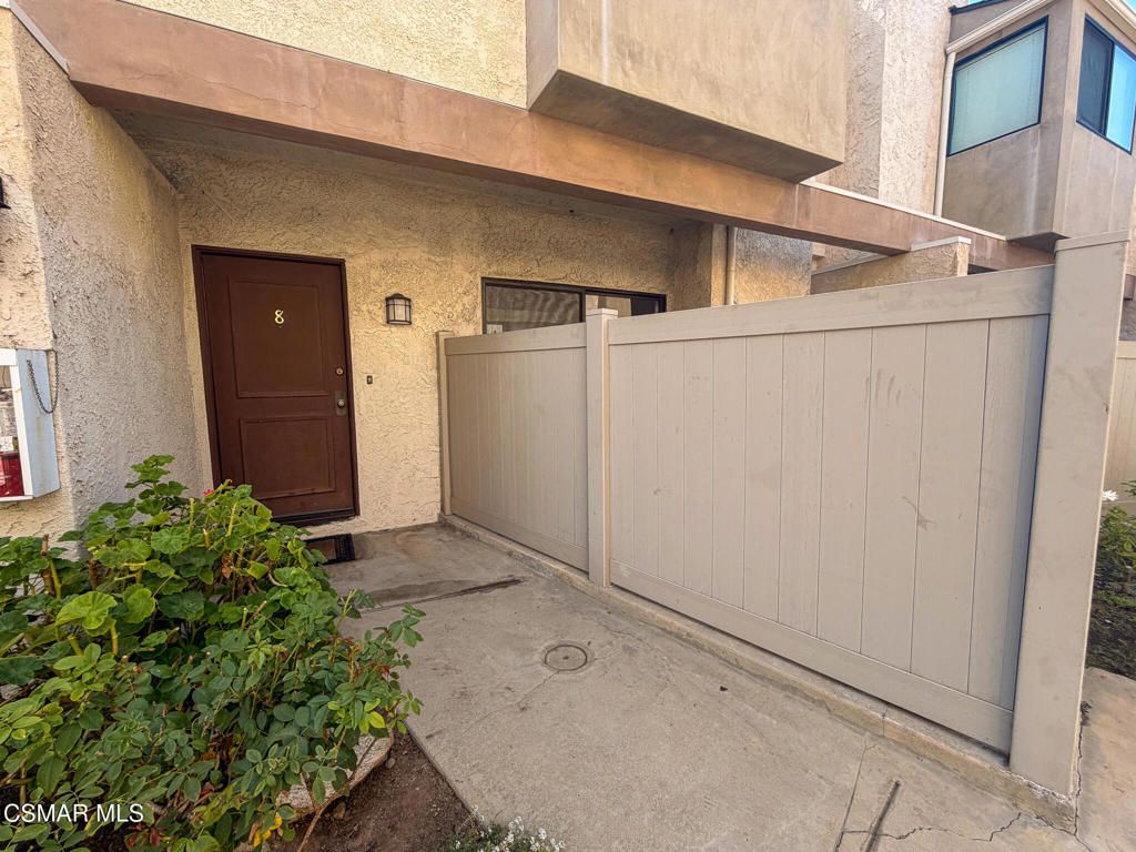 18242 Burbank Boulevard # 8, Tarzana