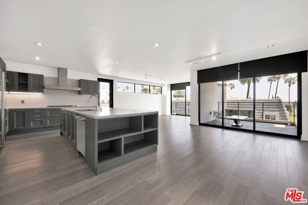 432 N Oakhurst Drive # 402, Beverly Hills