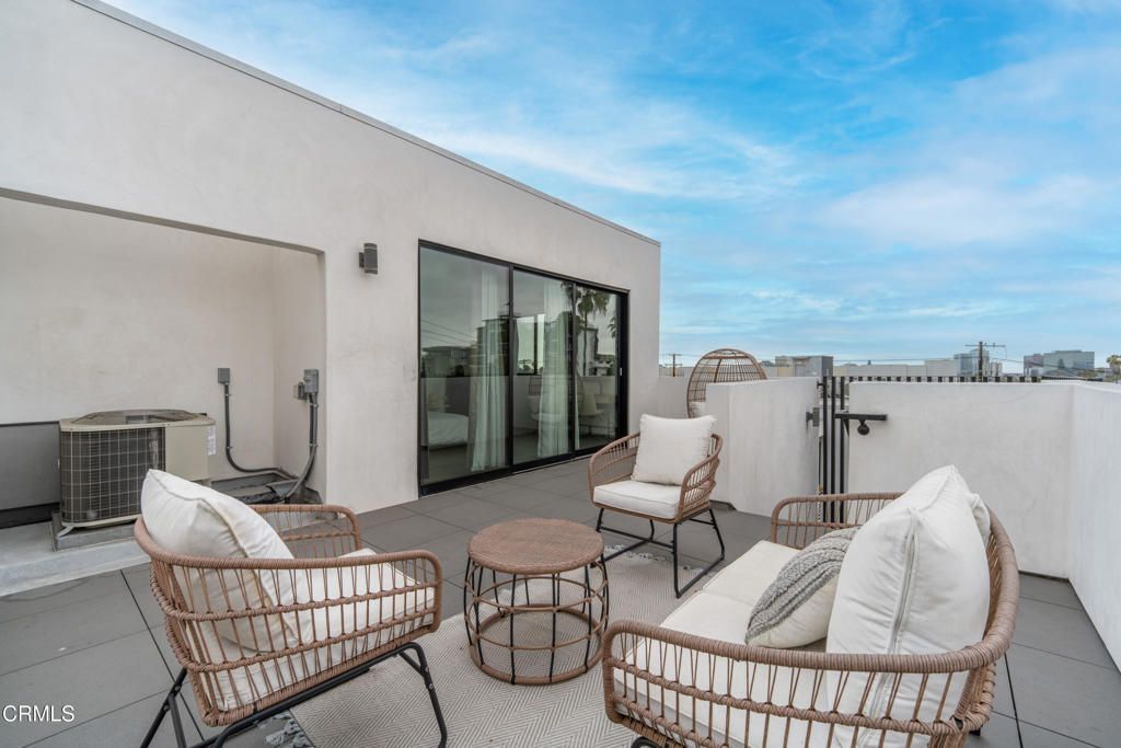 3226 W Robinson Lane, Los Angeles