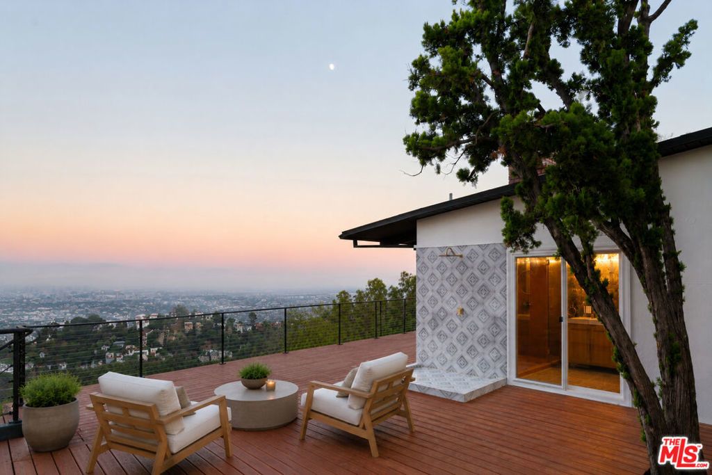 2065 Kew Drive, Los Angeles