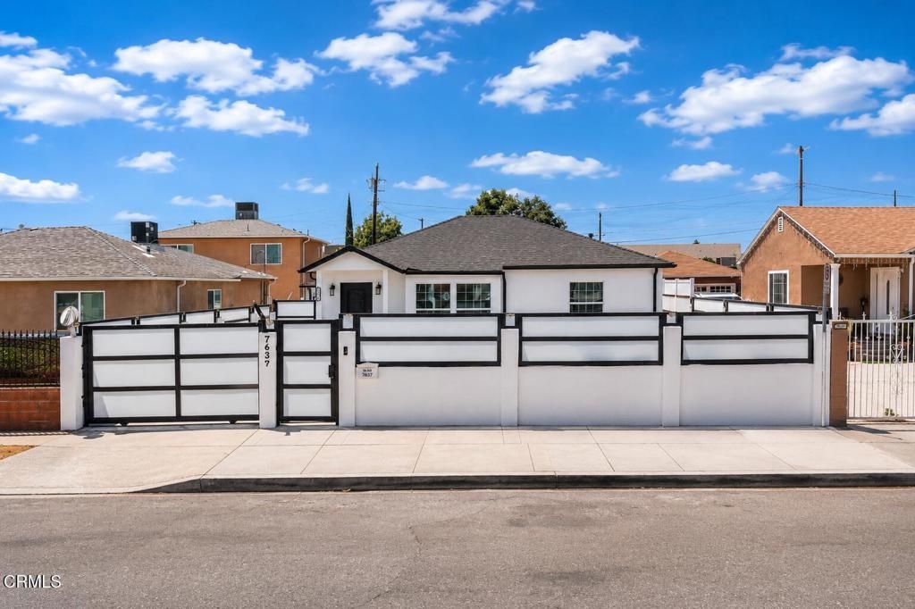 7637 Radford Avenue, Los Angeles