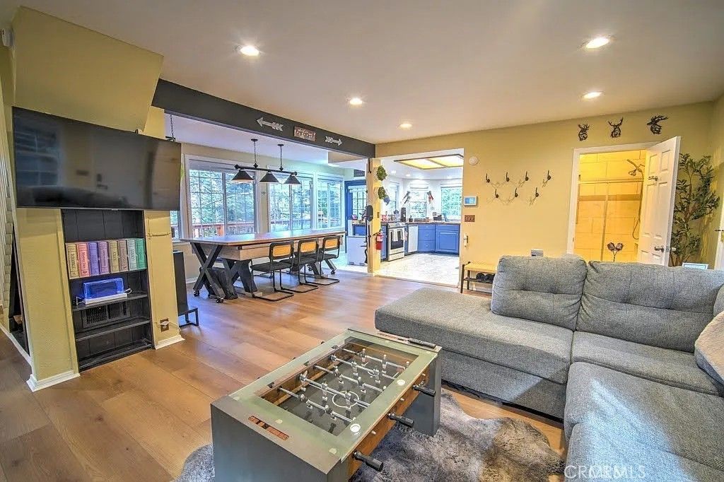 582 Rose, Twin Peaks