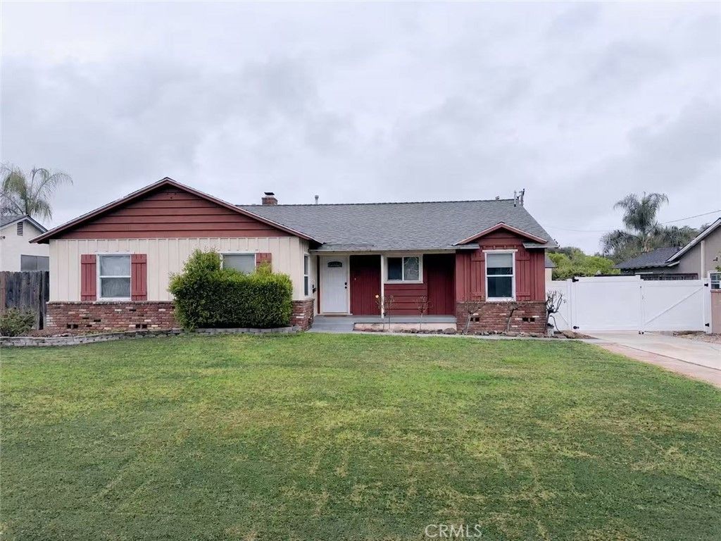 836 E Whitcomb, Glendora