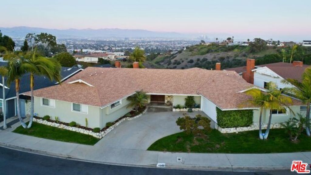 4246 S Cloverdale Avenue, Los Angeles