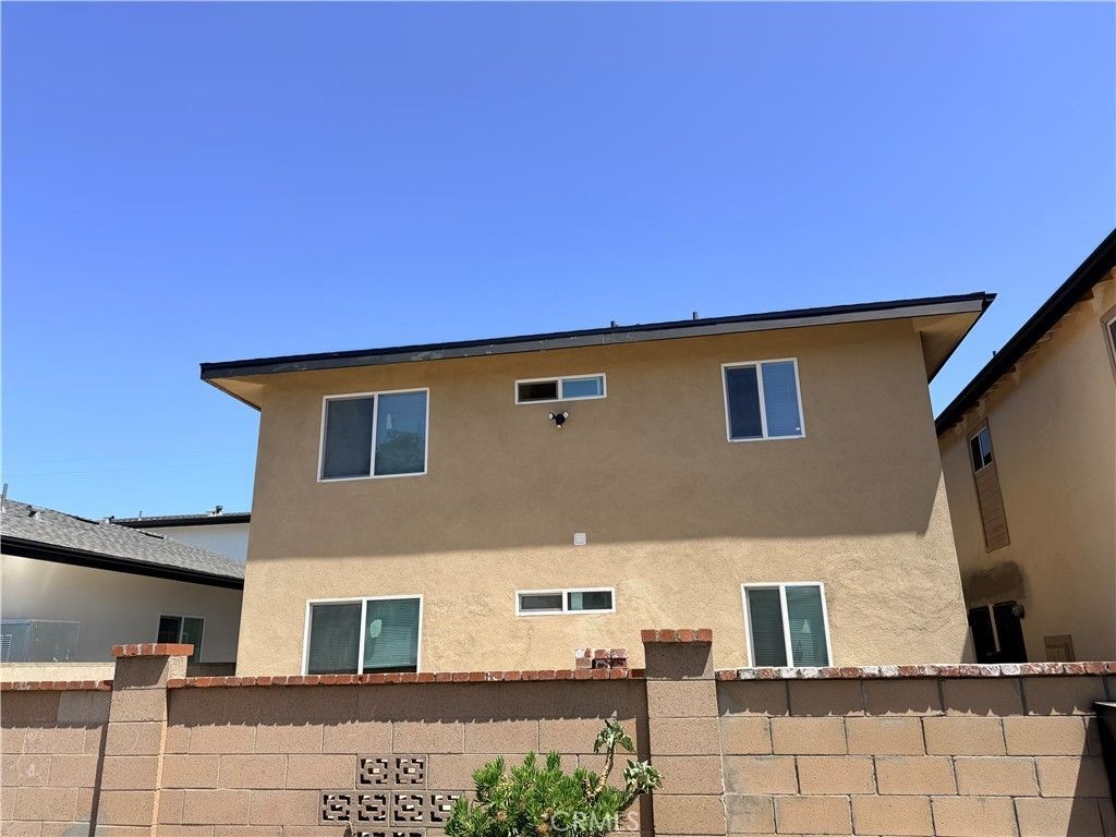 988 Valencia # 6, Costa Mesa