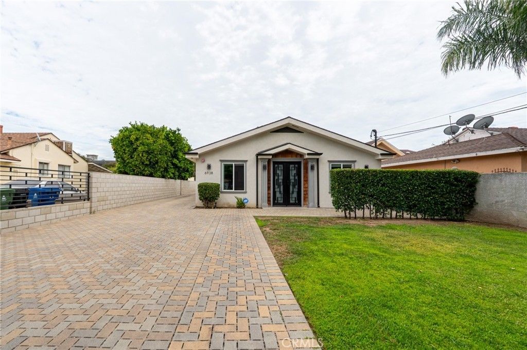 6938 Peach Avenue, Van Nuys