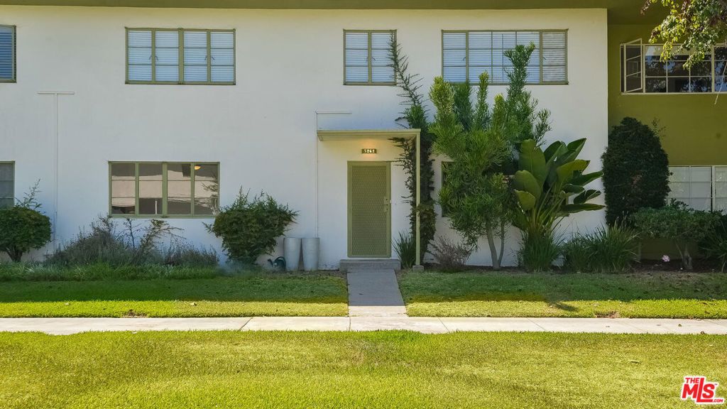 5262 Village Green, Los Angeles