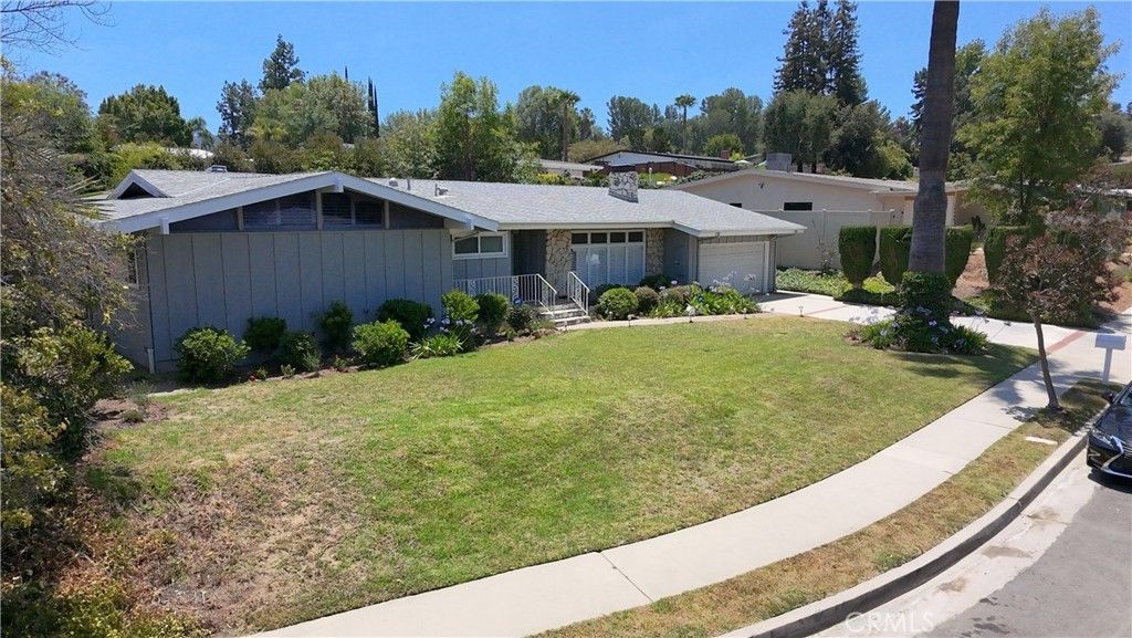 18836 La Amistad, Tarzana