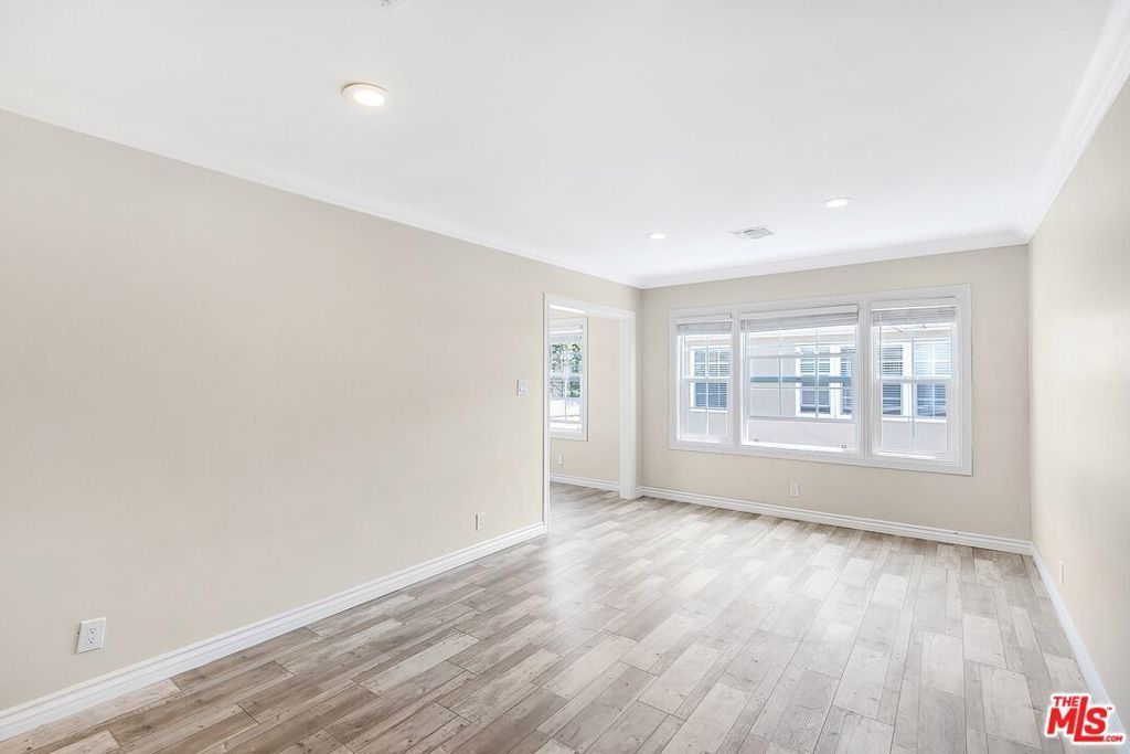 8613 1/4 W Olympic Boulevard, Los Angeles