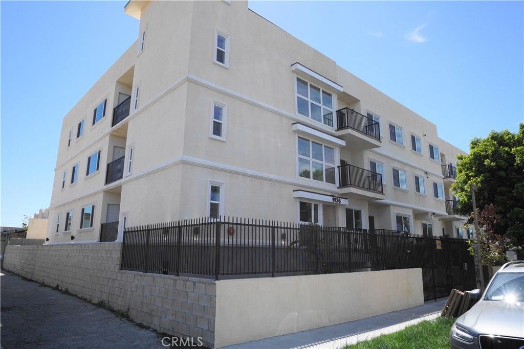 9126 Langdon Avenue # 303, North Hills