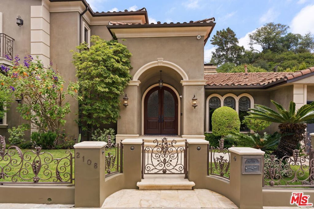 2108 San Ysidro Drive, Beverly Hills