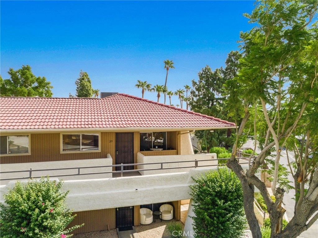 510 N Villa Court # 201, Palm Springs