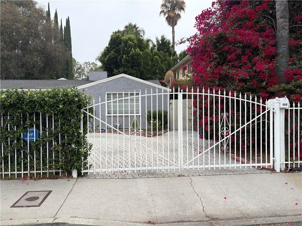 18530 Linnet, Tarzana
